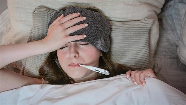 Έχω αναπνευστική ίωση με πυρετό: Πότε πρέπει να επισκεφτώ γιατρό;
