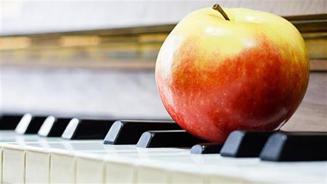 Πώς επηρεάζει η μουσική την κατανάλωση φαγητού