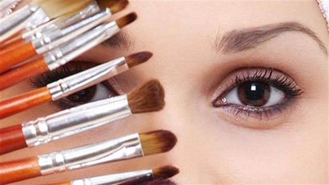 Μακιγιάζ: Ομορφότερη σε 10 απλές κινήσεις