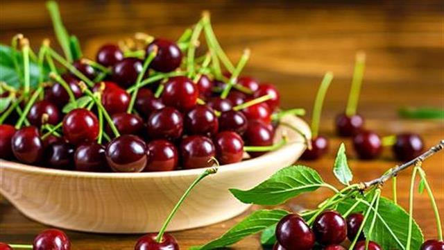 Έρευνα συνδέει την κατανάλωση κερασιών με την αποφυγή εμφάνισης ουρικής αρθρίτιδας