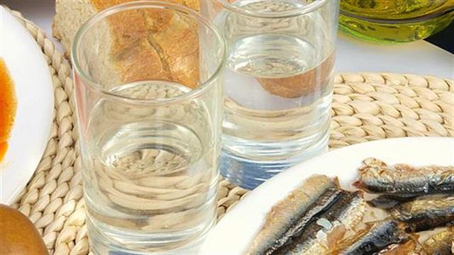 Χύμα τσίπουρο: απειλή για την υγεία και την οικονομία