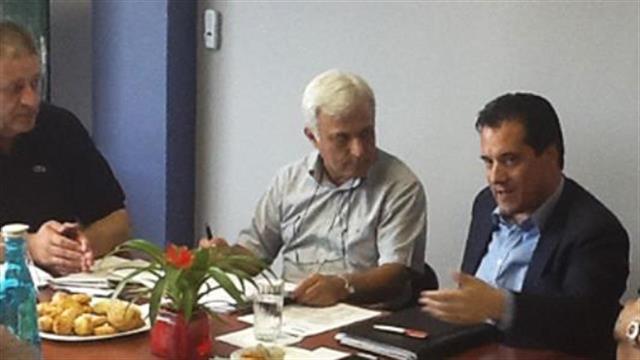 Ο υπουργός Υγείας με τους φυσικοθεραπευτές