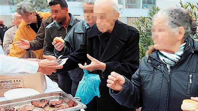 Εκατοντάδες Αθηναίοι σιτίζονται από τον δήμο!