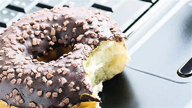 Στρες στην εργασία: Πώς επηρεάζει τη διατροφή μας