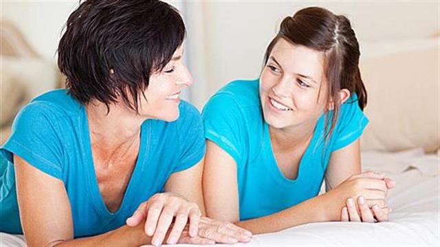 Εφηβοι και σχέσεις: Πώς θα μιλήσουμε για το σεξ