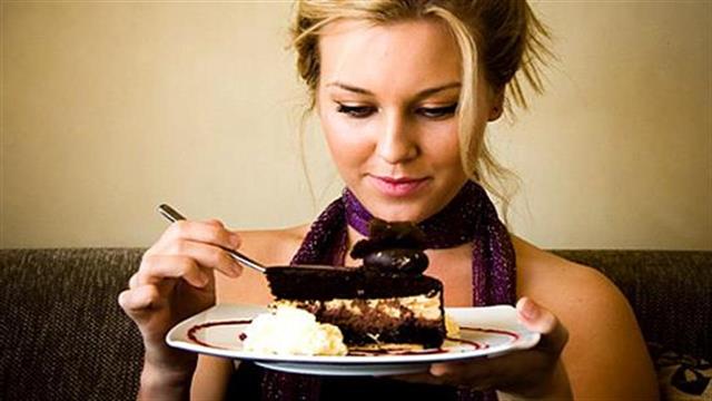 ‘Να φάω και δεύτερο κομμάτι γλυκό’;