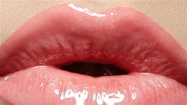 Αποκτήστε ‘σαρκώδη χείλη’ ασφαλή και μόνιμα…