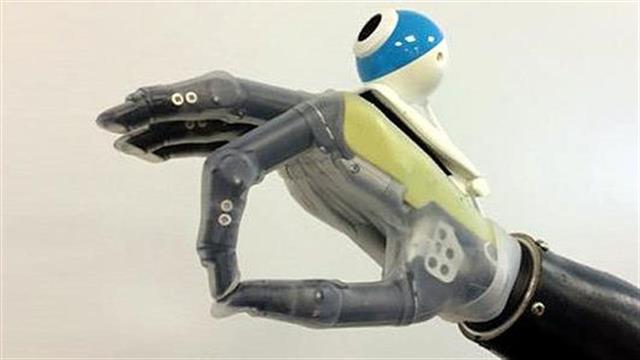 Ρομποτικό χέρι ξαναδίνει σε ασθενή την αίσθηση της αφής