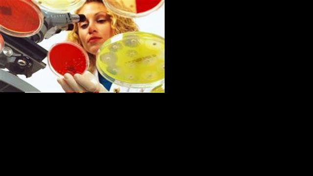 Δεν μπορούν να χορηγούν φάρμακα - εξετάσεις οι εργαστηριακοί γιατροί