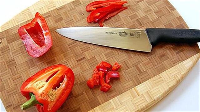 Οι σανίδες κοπής ‘’φιλοξενούν’’ ανθεκτικά βακτήρια