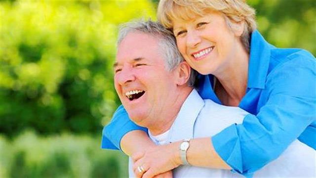 Το γέλιο προστατεύει τον εγκέφαλο των ηλικιωμένων
