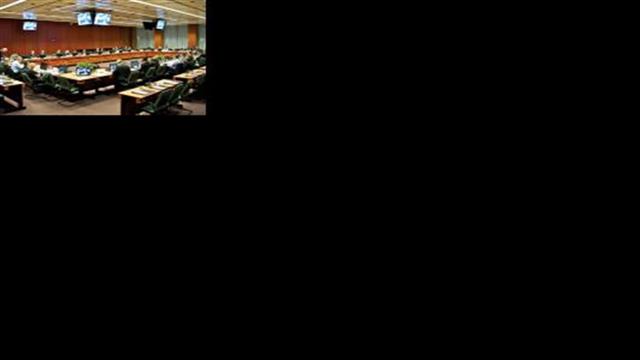 “Τσεκούρι” στο ποσοστό κέρδους φαρμακείων και ανασφάλιστοι στα προαπαιτούμενα για 2 δόσεις