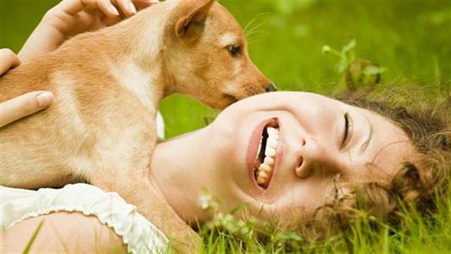 Για να δείχνετε 10 χρόνια νεότεροι, πάρτε σκύλο