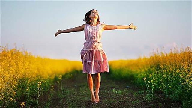 Ο δεκάλογος της ευτυχίας: Ποιοι παράγοντες μας κάνουν χαρούμενους