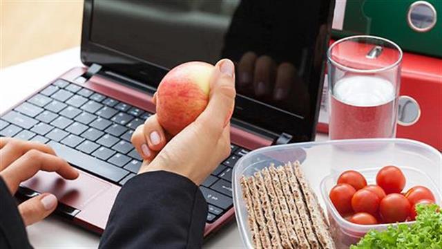 10 σνακς για τη δουλειά έως 150 θερμίδες