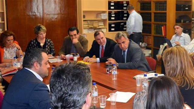 Έμπολα: Από “κόσκινο” θα περνούν οι επιβάτες των πτήσεων τράνζιτ