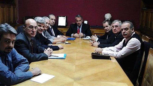 ΠΙΣ: Ο υπουργός Υγείας “αδειάζει” ενώπιον των γιατρών τον αναπληρωτή υπουργό