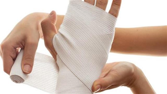 Α’ βοήθειες: Πώς περιποιούμαστε τα τραύματα