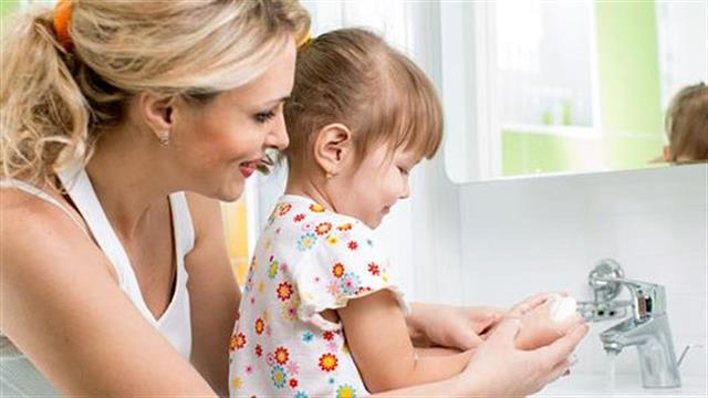 Πλύσιμο χεριών στα παιδιά: Ποιες περιοχές είναι γεμάτες μικρόβια