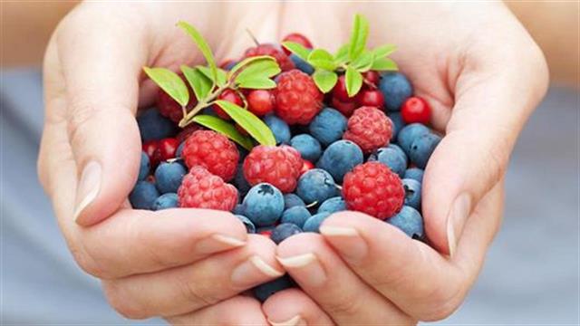 Αντικαταστήστε το απογευματινό γλυκό σνακ με μούρα και χάστε κιλά