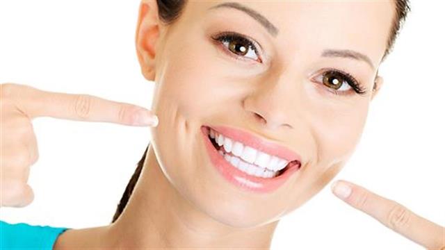 7 μυστικά για ολόλευκο χαμόγελο