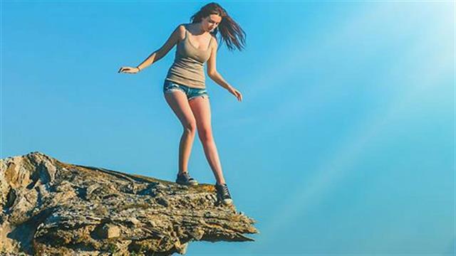 Ειδικές φοβίες: Πώς αντιμετωπίζεται η υψοφοβία