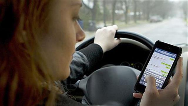 Το texting ταλαιπωρεί τον αυχένα μας