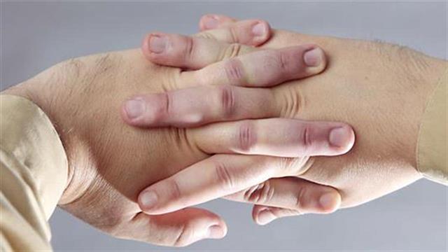 Eρευνητές εξηγούν τον θόρυβο από το τράβηγμα των δαχτύλων