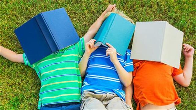 Πώς να πείσω τα παιδιά μου να διαβάζουν και το καλοκαίρι;