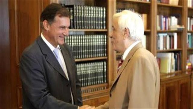 Παυλόπουλος σε Δημόπουλο: “Ο Έλληνας γιατρός έχει υπερβάλει εαυτόν στο μεταναστευτικό”