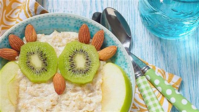 Πώς θα μάθουμε στα παιδιά να τρώνε πρωϊνό