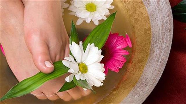 Τα πόδια μας μετά το καλοκαίρι: Προβλήματα και περιποίηση