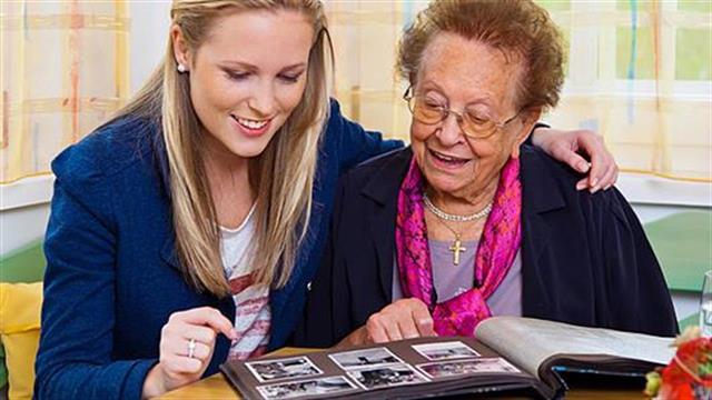 Καλπάζουν άνοια και Alzheimer, λένε έρευνες