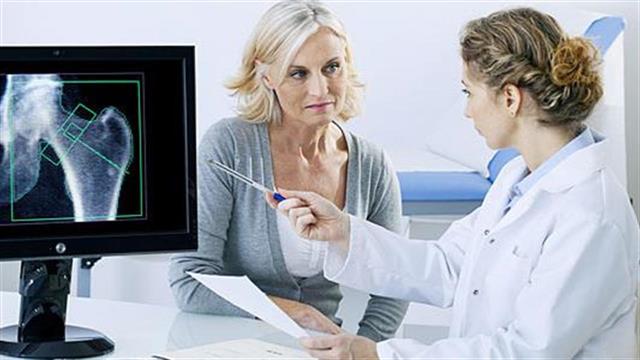 Οστεοπόρωση: Τι την προκαλεί και πώς να την προλάβετε