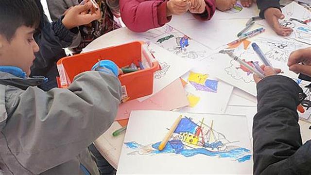 Οι συγκλονιστικές ζωγραφιές των προσφυγόπουλων της Ειδομένης