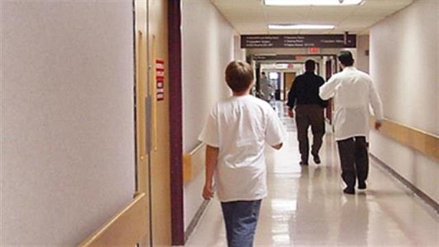 Τροπολογία: Παράταση συμβάσεων για τους επικουρικούς και ειδικευόμενους γιατρούς