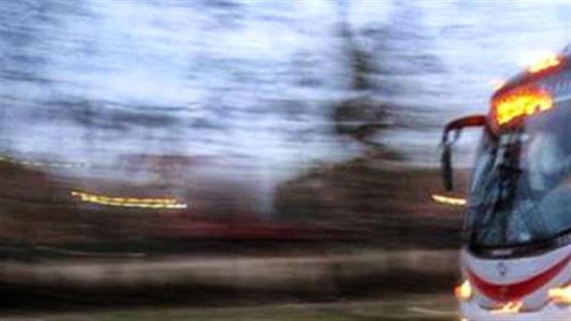 Επιχείρηση του ΕΚΑΒ σε πούλμαν με πρόσφυγες στα Τέμπη