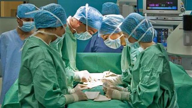 Είναι άδικο να με κατηγορούν επειδή είμαι συγγενής του Πολάκη, λέει η αναισθησιολόγος της τετράχρονης