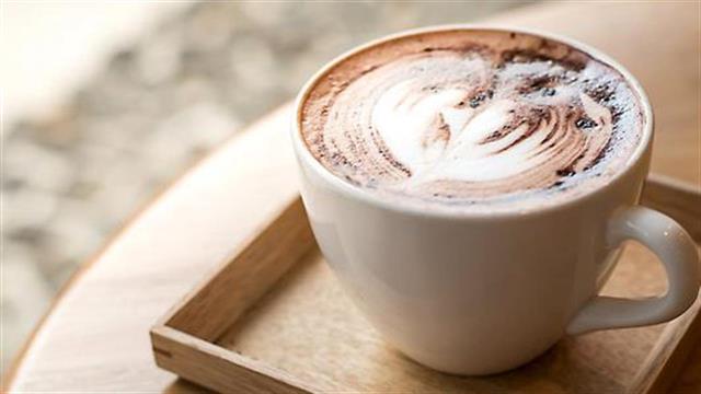 Έρευνα: Η καθημερινή κατανάλωση καφεΐνης δεν αυξάνει τους παλμούς