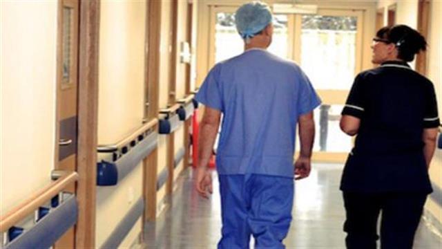 Στα 220 εκατομμύρια το κόστος επαναφοράς των αποδοχών γιατρών του ΕΣΥ στα επίπεδα του 2012