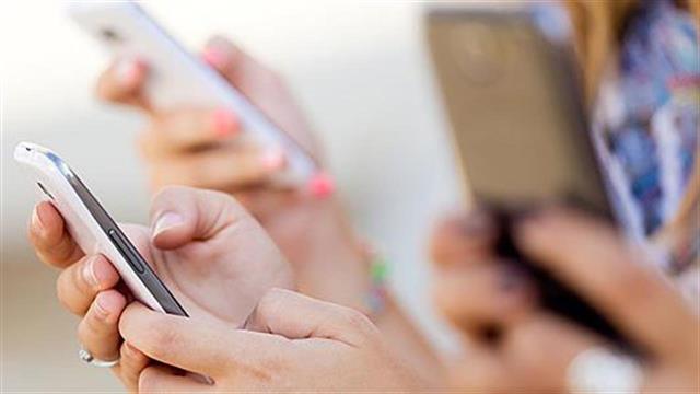 Έρευνα συνδέει τη χρήση κινητών με την ανδρική υπογονιμότητα