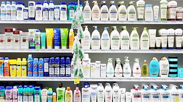 Η Avon περικόπτει 2.500 θέσεις και μεταφέρεται στη Βρετανία