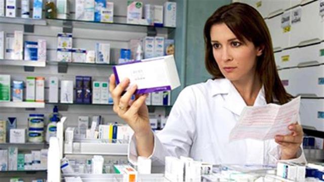 Η μεγάλη αντίφαση με το φάρμακο. ΟΟΣΑ: Καταναλώνετε πολλά – ΣΦΕΕ: Δεν επαρκούν οι πόροι