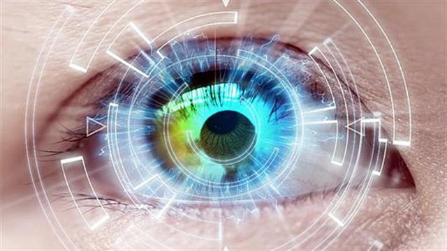 Η μουσική χαλαρώνει τον ασθενή κατά τη διάρκεια οφθαλμικής επέμβασης