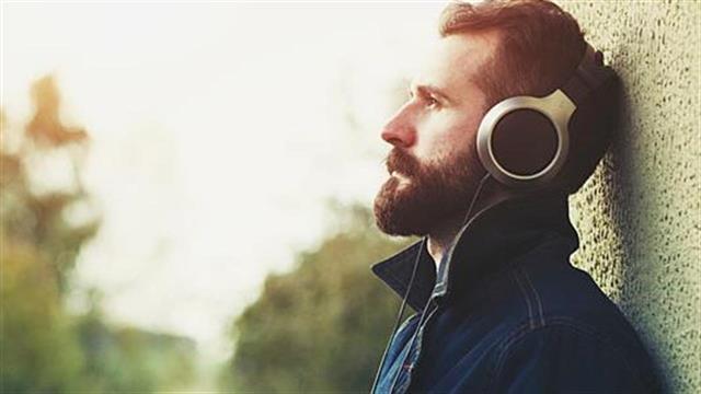 Η λυπητερή μουσική είναι καλή επιλογή για κάποιον που νιώθει θλίψη;