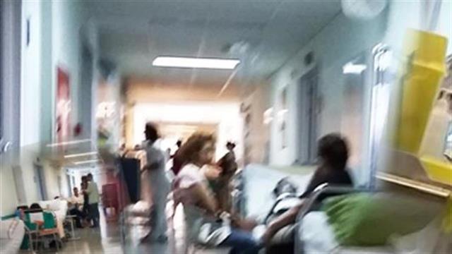 Γέμισαν πάλι ράντζα οι διάδρομοι του νοσοκομείου “Αττικόν” - Ισχυρή πίεση από την εφημερία