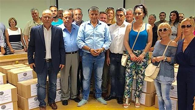 Το Ιατρείο Κοινωνικής Αποστολής παρέδωσε 250 κούτες με φάρμακα σε 24 Δήμους της Αττικής