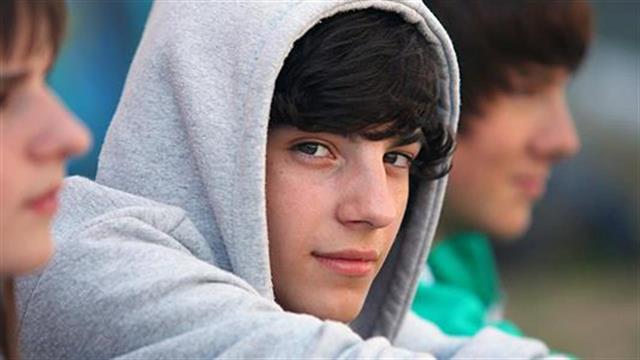 Δυσάρεστη οσμή των εφήβων: Πώς αντιμετωπίζεται;