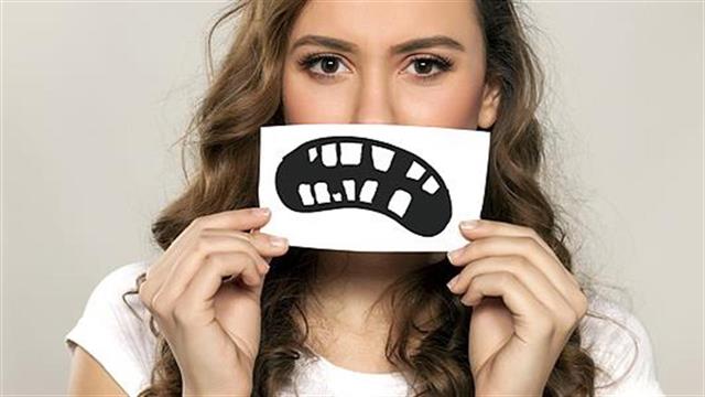 Προβλήματα υγείας που φαίνονται από… τα δόντια