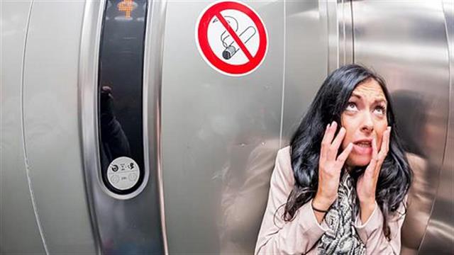 Κλειστοφοβία: Ποια είναι τα συμπτώματα και πώς την αντιμετωπίζουμε;